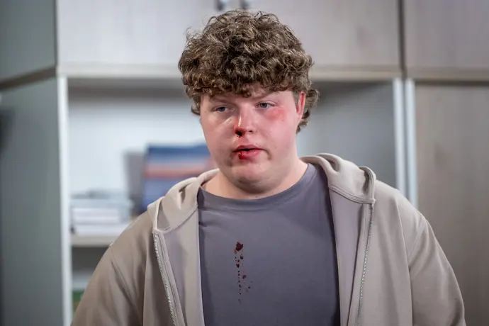 Kolda se kvůli Lauře porve. 