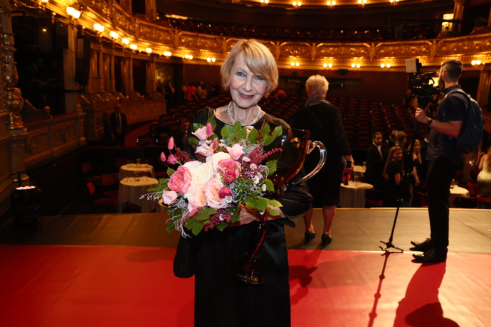 Na svého manžela Jiřího Ornesta herečka stále vzpomíná. Na konci jeho života se o něj poctivě starala, i když ji to stálo spoustu sil.