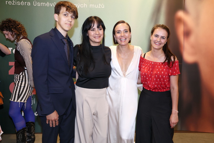 Sára Voříšková přišla podpořit svou sestru na premiéru filmu Zápisník alkoholičky.