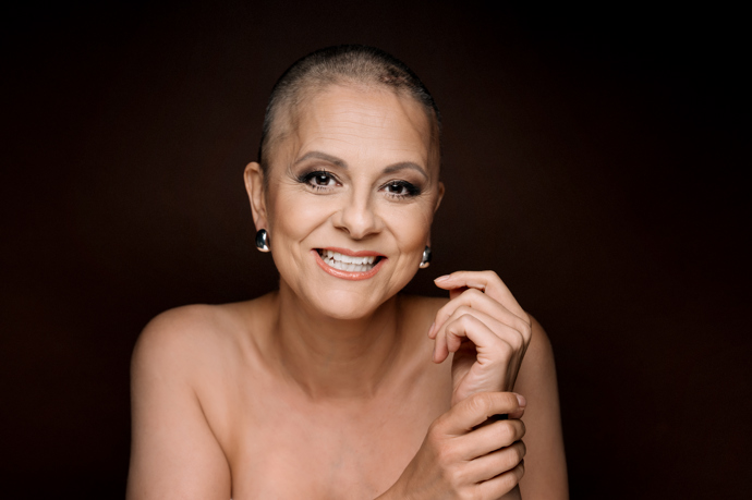 Moderátorka Laďka Něrgešová se nechala nafotit s nedávno oholenou hlavou.