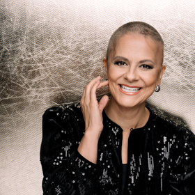 Divákům pořadu ShowTime Laďka vysvětlila, že oholení hlavy bylo nutné kvůli nové léčebné metodě. 