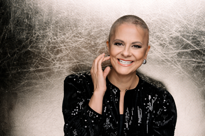 Divákům pořadu ShowTime Laďka vysvětlila, že oholení hlavy bylo nutné kvůli nové léčebné metodě. 