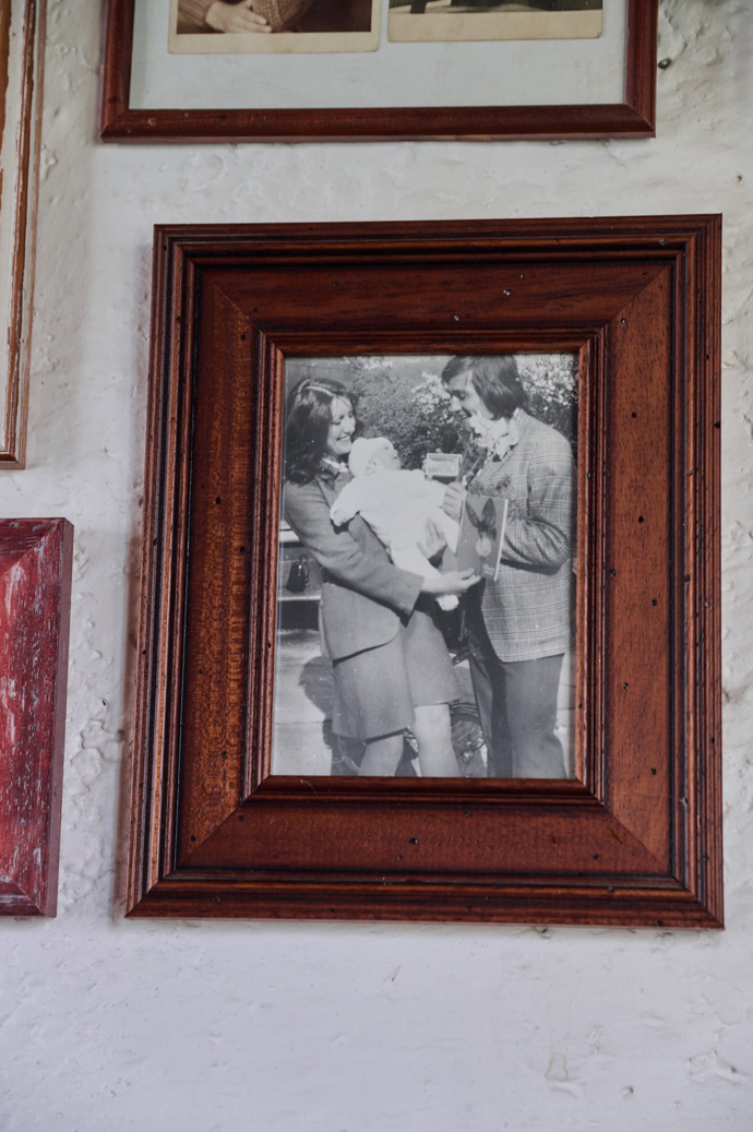 Nejstarší fotografie Petra Vondráčka s jeho rodiči má také své čestné místo.