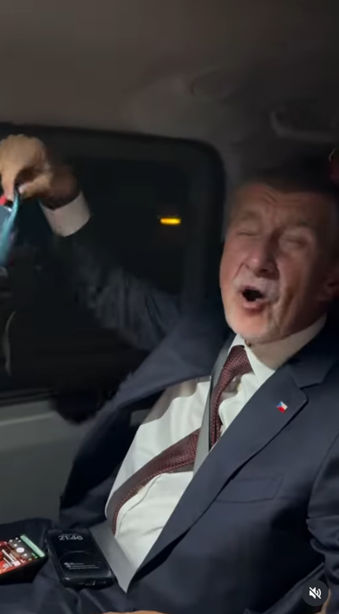 Andrej Babiš řádil v autě.