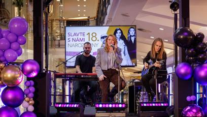 FOTO: Zpěvačka Debbi.