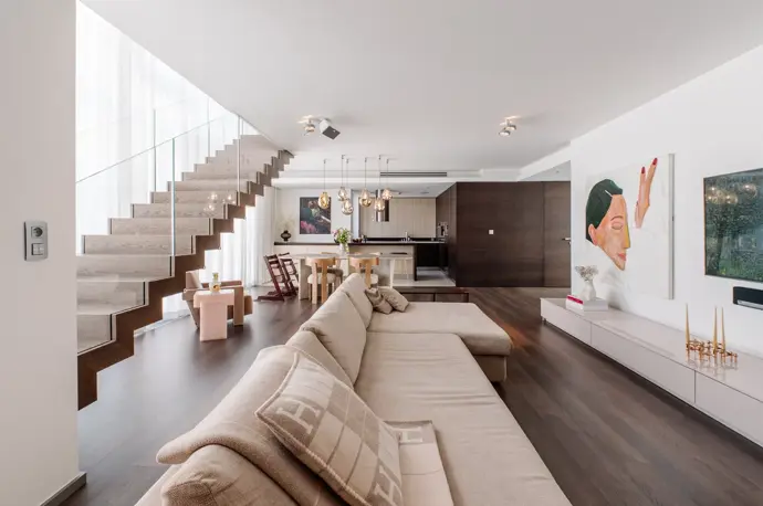 Obývací pokoj s kuchyní. 