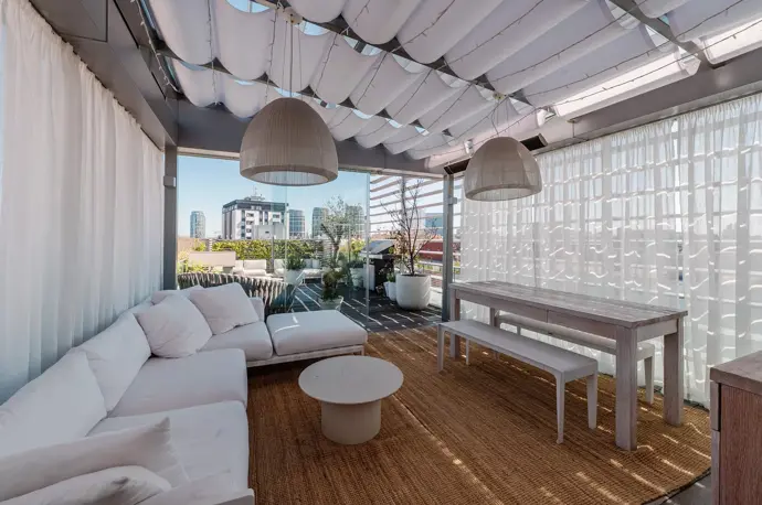 Terasy jsou obrovské. 