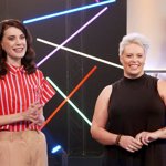 Lidé se zde seznamují nazí - vybírají si z pěti potenciálních nahých partnerů.