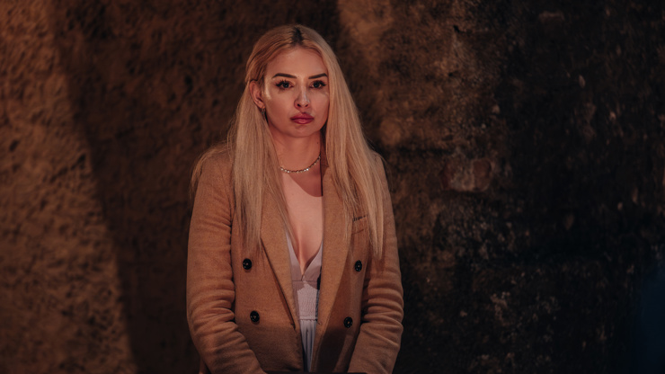 Nicole si udržela kamennou tvář.