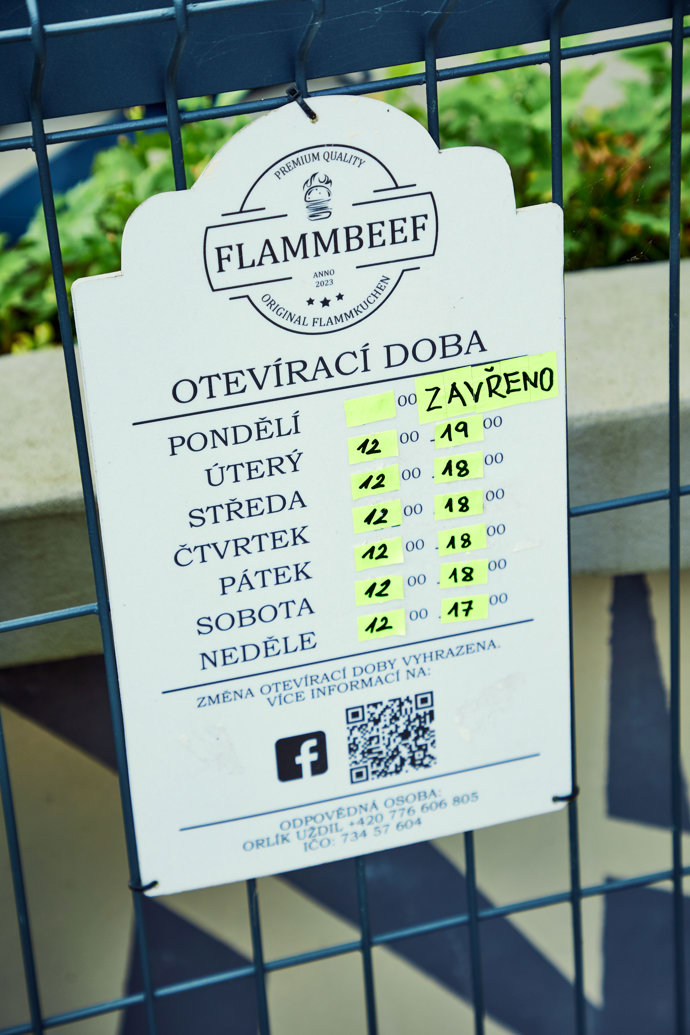 Otevírací doba bistra.