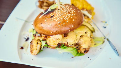 FOTO: Bistro FlammBeef nabízí burger s krevetami.