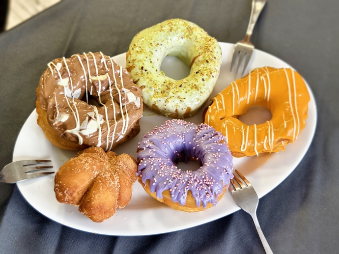 V restauraci si můžete dát domácí donuty.