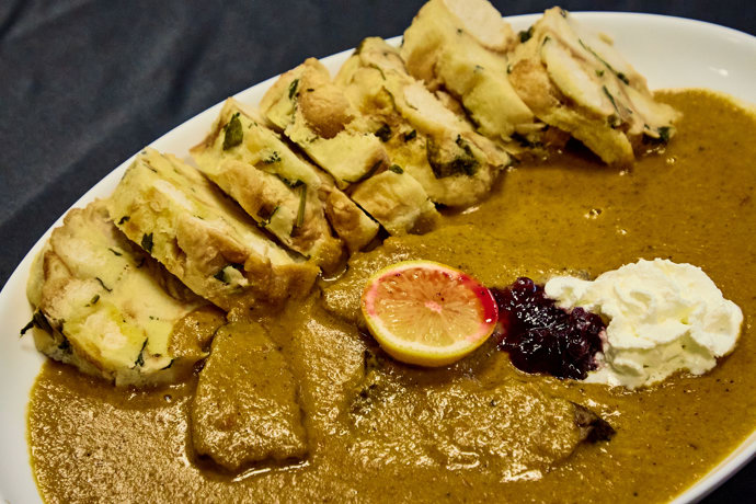 Omáčka je hezky hustá a masa je pořádný kus. 