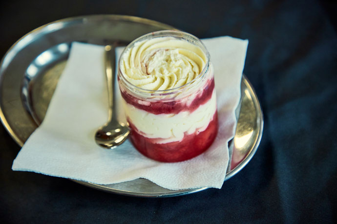 Mascarpone s jahodami.