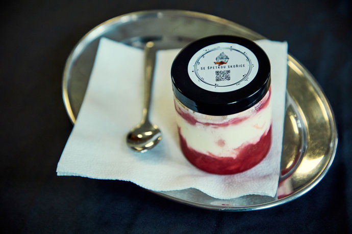 Restaurace U Třech kytar nabízí nově i domácí dezerty.