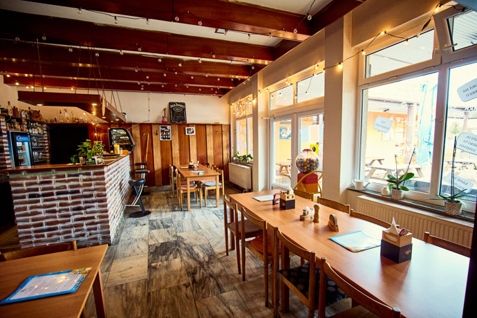 Interiér restaurace U Třech kytar.