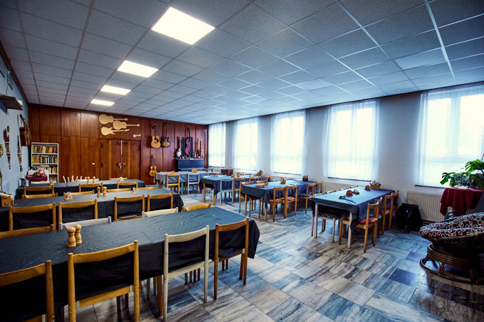 Restaurace U Třech kytar nabízí velké množství sezení.