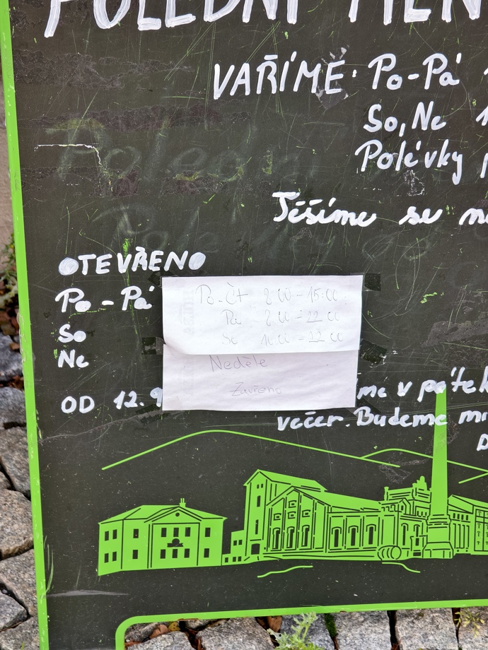 Zde papírek v bližším detailu. 