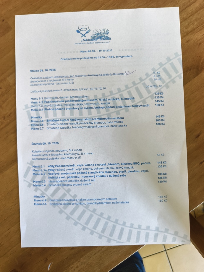Menu je stylové, v nádražáckém designu. A ceny jsou lidové. 