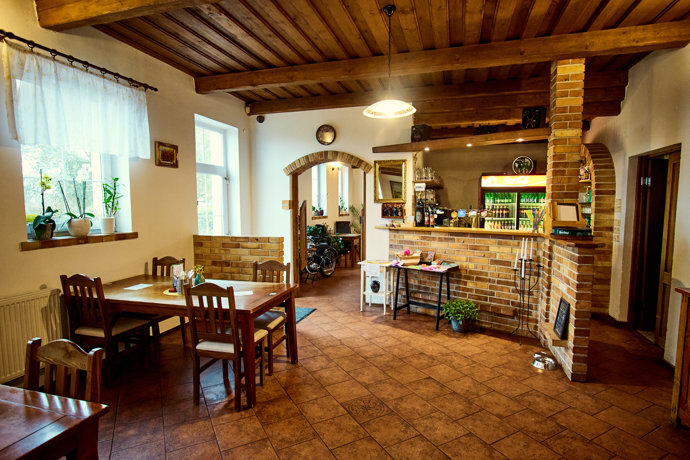 Útulný interiér restaurace Letovský statek.