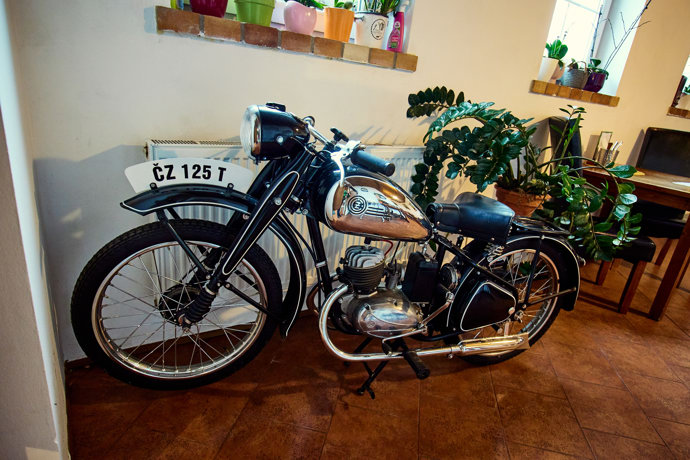 Interiér restaurace je velmi rozmanitý.