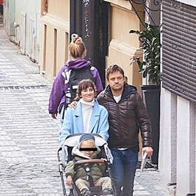 Jiří Mádl se svou partnerkou a synem.