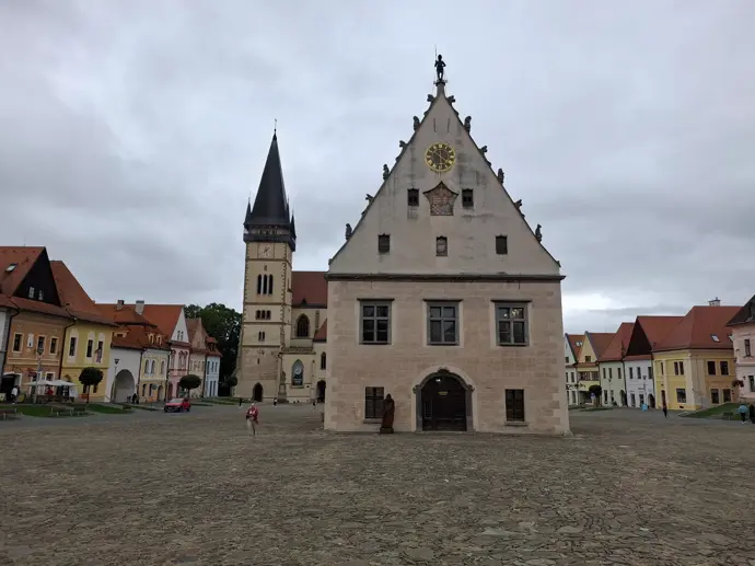 Goticko-renesanční radnice na náměstí Bardějova.