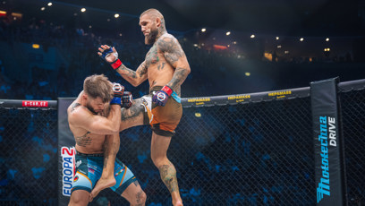 FOTO: Pirát zkusil v zápase ledacos.