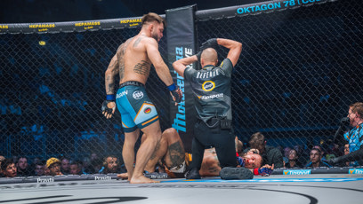 FOTO: Zápas byl ukončen kvůli zranění.