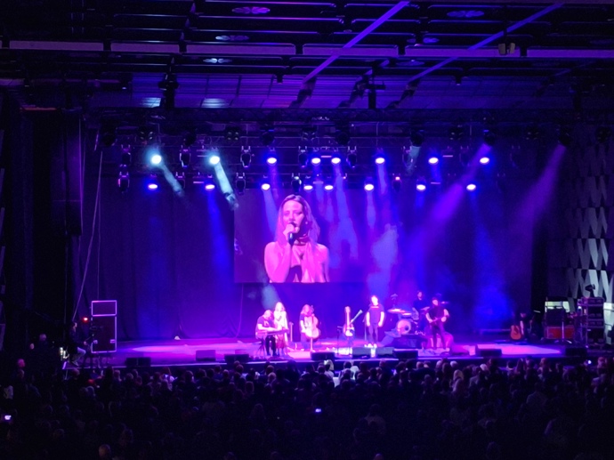 Ve Foru Karlín zazpívala i Aneta Langerová.