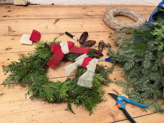 Šišky nakonec své využití nenašly, a tak putovaly do krbu. 