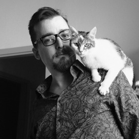 Vojtěch Dobeš poskytl vyfotografované starší příspěvky nového poslance a svého bývalého kamaráda Filipa Turka. Pak se sám dostal do podobného maléru, neboť ani on se v minulosti neubránil pokušení obohatit internet o pár  svých ostrovtipů.