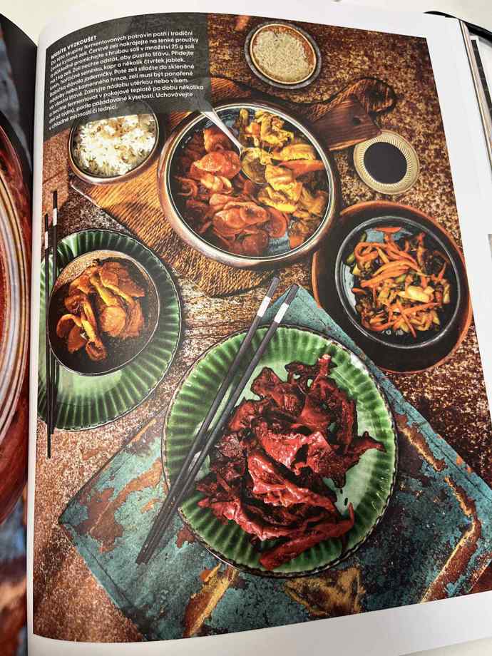 Kimči potom konzumuje jako přílohu k hlavním jídlům, k rýži nebo jen tak samotné. 