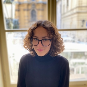 Julie Smejkalová je nejmladší poslankyně.