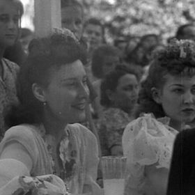 Po válce čekaly Zorku Janů už jen krušné chvilky. Její sestra Lída Baarová byla označena za kolaborantku (na snímku vlevo), maminka zemřela na infarkt při výslechu a otec přišel o nohu. Zorka navíc trpěla i nešťastnými láskami a také bojovala s anorexií. Ukončit svůj život se rozhodla v březnu 1946.