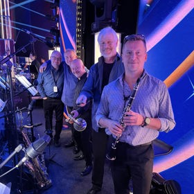 Jan Šatra (třetí zprava) hrál v Moondance Orchestra Martina Kumžáka.