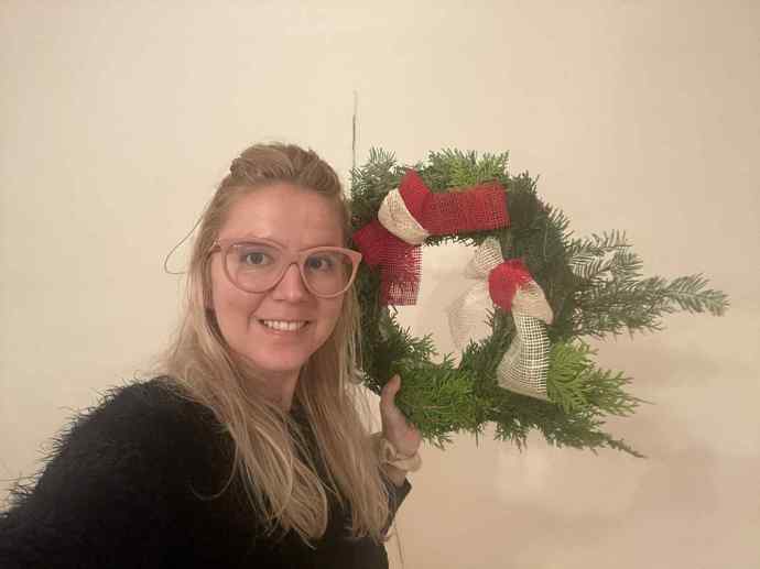 S výslednou podobou věnce jsem byla spokojená a jako víkendovou aktivitu bych to každému doporučila. 