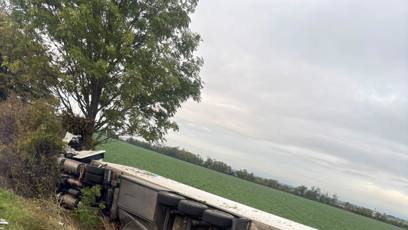 FOTO: Řidič kamionu přežil.