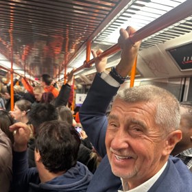 Andrej Babiš v metru.