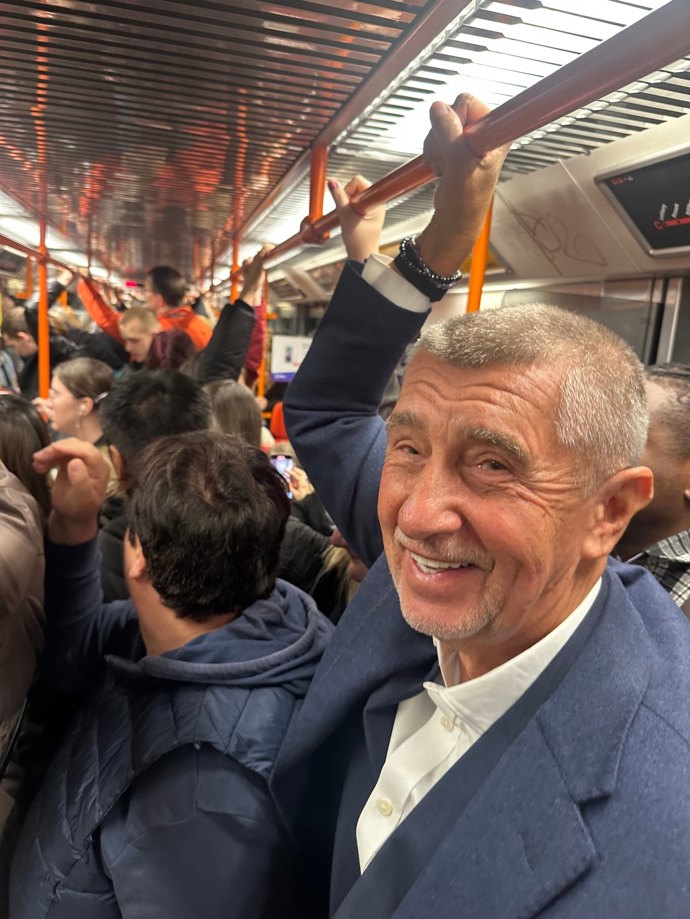 Andrej Babiš v metru.