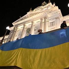 Aktivisté chtějí, aby na Národním muzeu znovu visela ukrajinská vlajka.