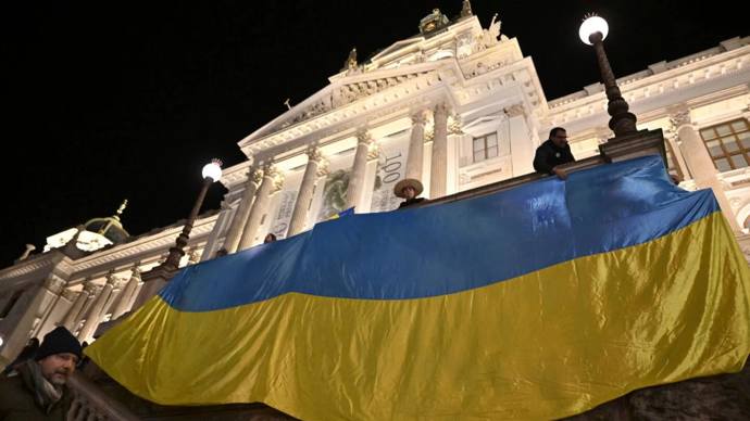 Aktivisté chtějí, aby na Národním muzeu znovu visela ukrajinská vlajka.