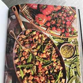 Takhle vypadá migas neboli pondělní pánev, jak ji ve své knize Sklizeň zachytil Josef Maršálek. Každá pánev ale může být trochu jiná, podle toho, jaké zbytky z víkendu jsou k dispozici. 