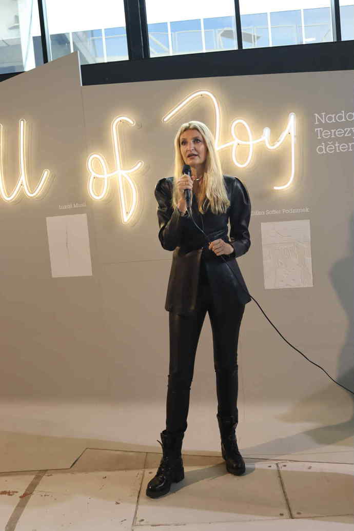 Když může být Zeď nářků, proč ne Zeď radosti, říká Tereza Maxová. 