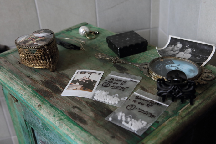 Staré fotografie lze najít všude možně, Bára je miluje.