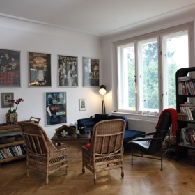 Pohled na kout s posezením v kuchyni Báry Nesvadbové.