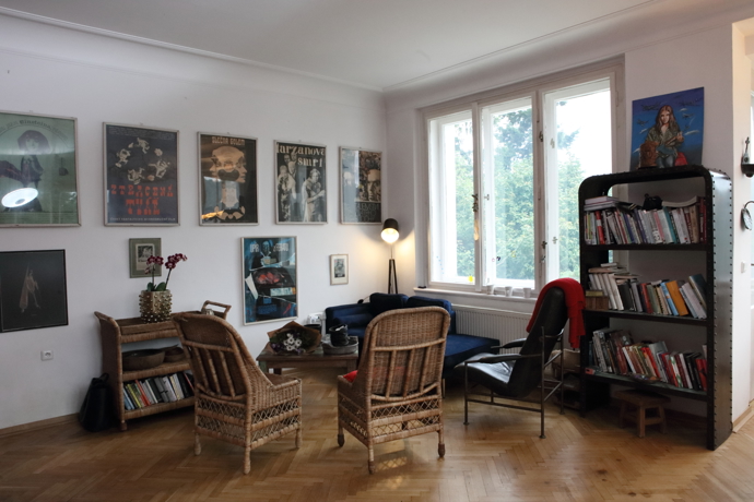 Pohled na kout s posezením v kuchyni Báry Nesvadbové.