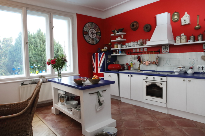 Kuchyň Báry Nesvadbové je skutečně svérázná - a krásná.