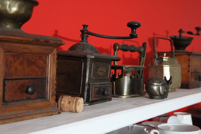 Kdo nesbírá starožitné mlýnky na kávu, jako by nebyl.