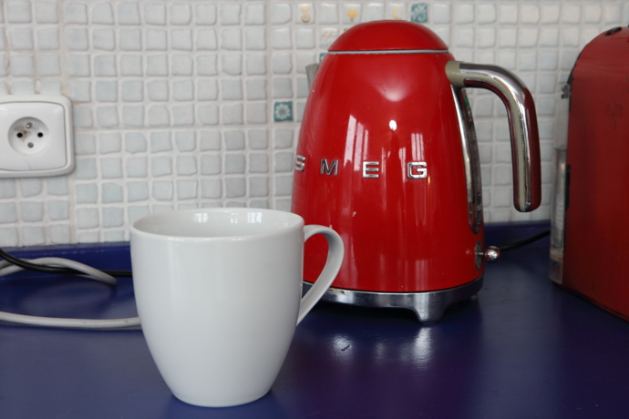 I konvice na čaj musí být červená.